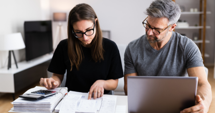 Bilancio familiare: 4 regole per tenere la contabilità familiare